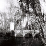 Composite du Pont de Grilly et d'un panneau de douane