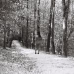 Jeune fille descendant vers le Rhône, à Onex