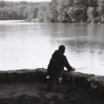 Pêcheur sur le Rhône, au niveau du débarcadère d'Onex