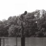 Plongeur sur un poteau au niveau du débarcadère d'Onex