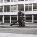 Jeux dans la cour de l'école du Bosson, Onex