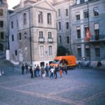 Touristes dans la cour de Saint-Pierre, Genève