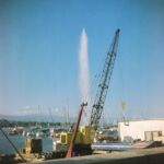 Le jet d'eau derrière une grue, quai Gustave-Ador, Genève