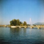 Le pont des Bergues, l'île Rousseau, le pont du Mont-Blanc et le jet d'eau de Genève, vus du pont de la Machine.