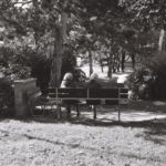 Deux femmes sur un banc, Lancy
