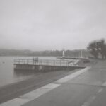 La jetée des bains sous la pluie